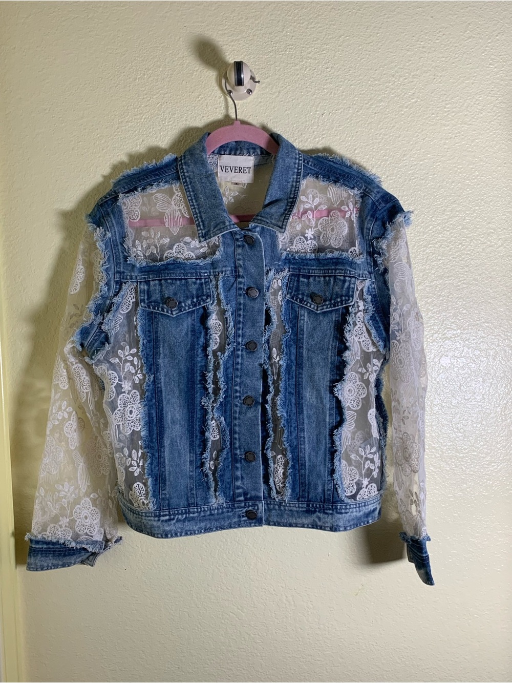 NWOT Veveret Women's Blue Denim Jacket with White Lace Sleeves, Size M